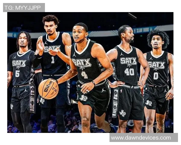 米奇赞福克斯为出色后卫强调其串联队友和防守进步的表现