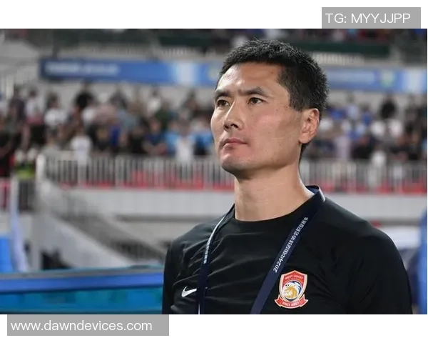 新一届国足今日下午正式开启新年首训邵佳一亲自为球员示范技战术